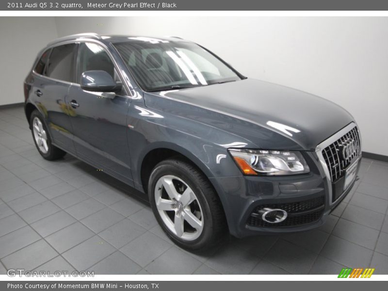 Meteor Grey Pearl Effect / Black 2011 Audi Q5 3.2 quattro