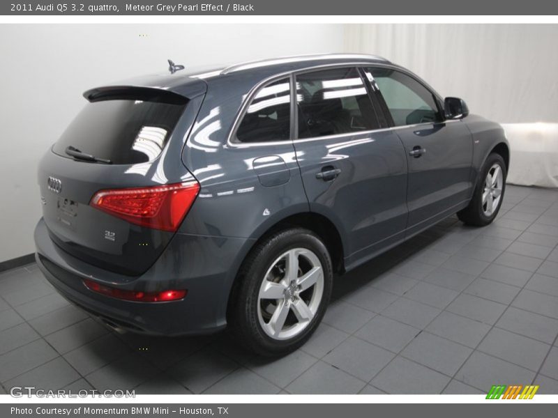 Meteor Grey Pearl Effect / Black 2011 Audi Q5 3.2 quattro