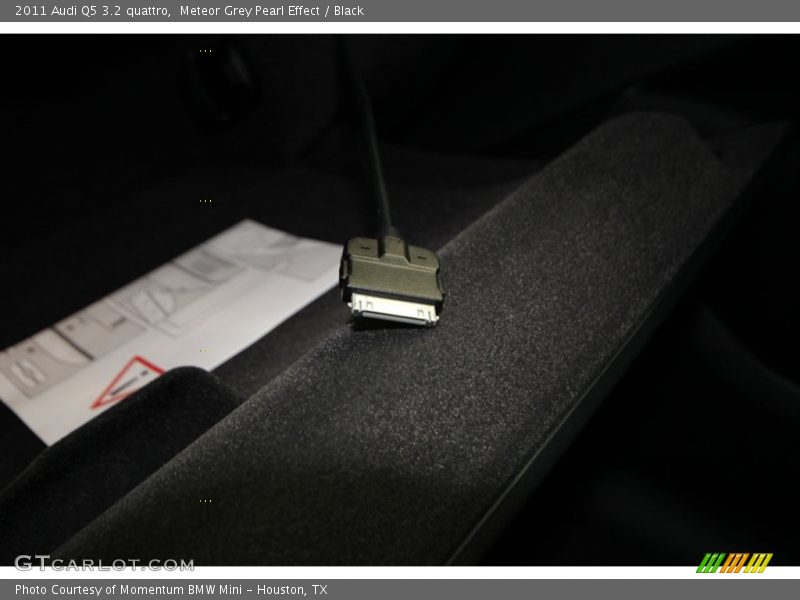 Meteor Grey Pearl Effect / Black 2011 Audi Q5 3.2 quattro
