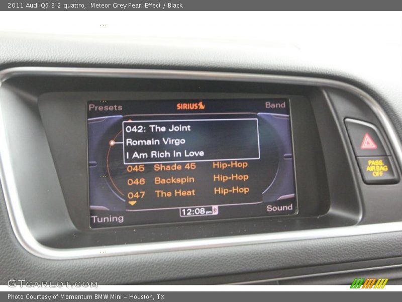 Meteor Grey Pearl Effect / Black 2011 Audi Q5 3.2 quattro