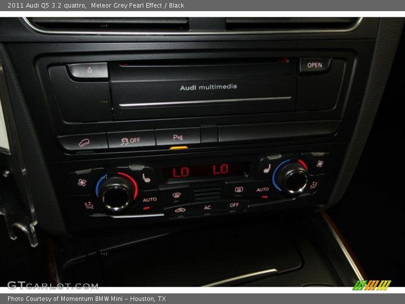 Meteor Grey Pearl Effect / Black 2011 Audi Q5 3.2 quattro