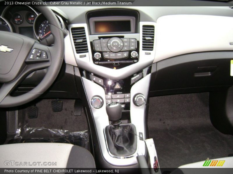 Cyber Gray Metallic / Jet Black/Medium Titanium 2013 Chevrolet Cruze LS