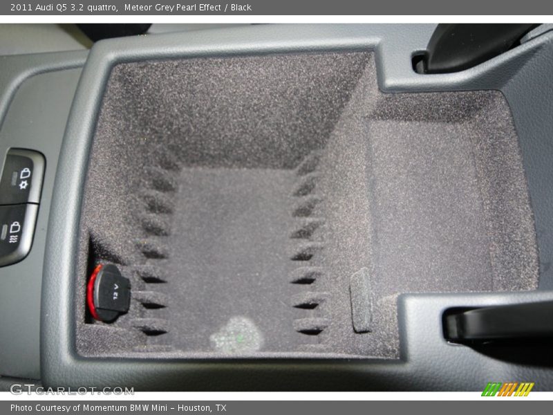 Meteor Grey Pearl Effect / Black 2011 Audi Q5 3.2 quattro