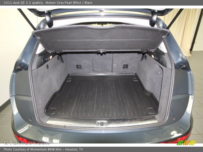  2011 Q5 3.2 quattro Trunk