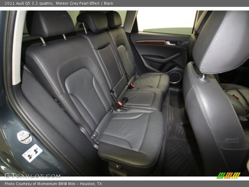 Meteor Grey Pearl Effect / Black 2011 Audi Q5 3.2 quattro