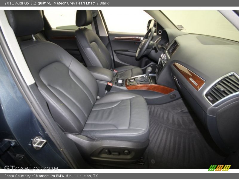 Meteor Grey Pearl Effect / Black 2011 Audi Q5 3.2 quattro