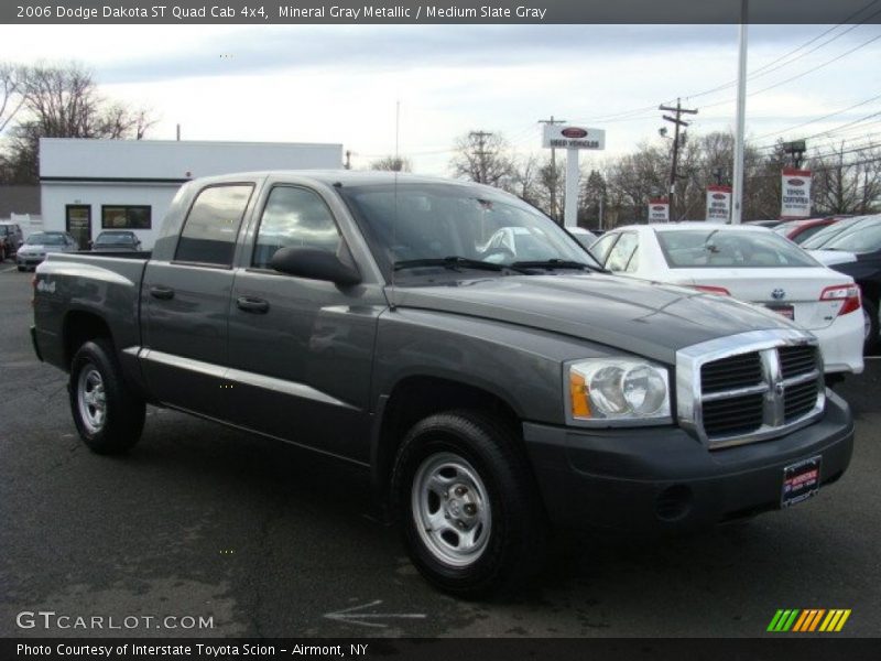 Front 3/4 View of 2006 Dakota ST Quad Cab 4x4