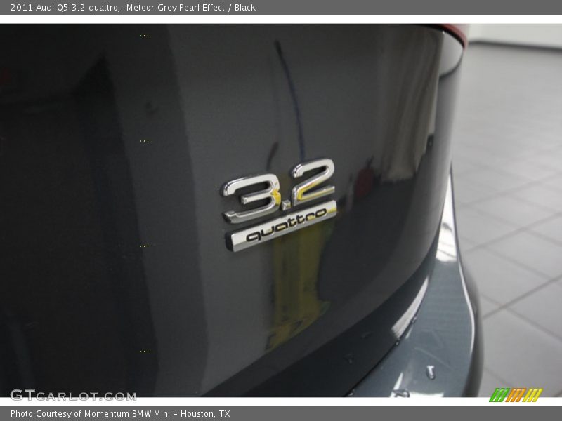 Meteor Grey Pearl Effect / Black 2011 Audi Q5 3.2 quattro