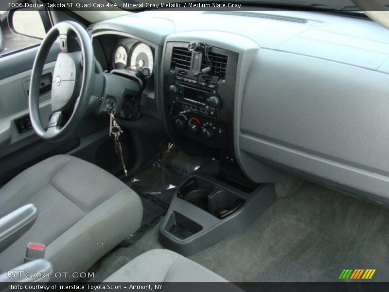 Dashboard of 2006 Dakota ST Quad Cab 4x4