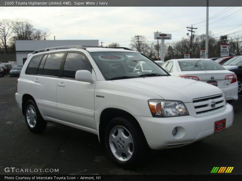 Front 3/4 View of 2005 Highlander Limited 4WD