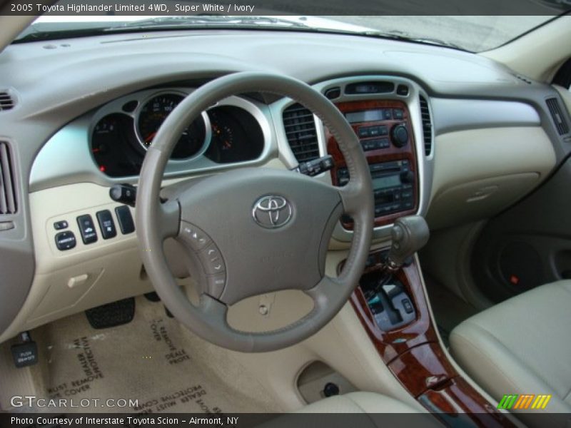 Dashboard of 2005 Highlander Limited 4WD
