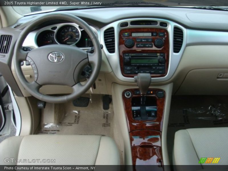 Dashboard of 2005 Highlander Limited 4WD