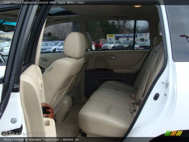 Super White / Ivory 2005 Toyota Highlander Limited 4WD