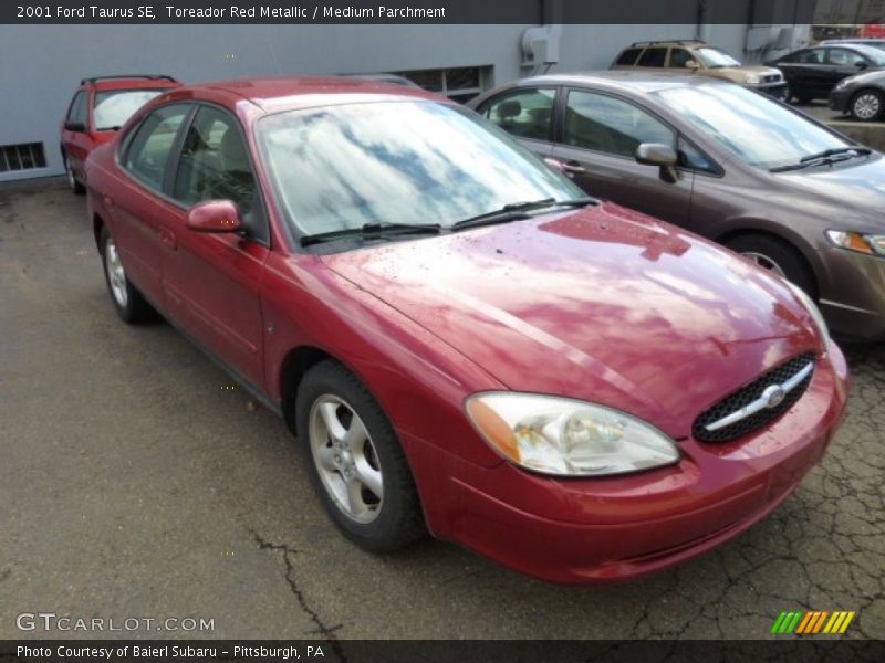 Front 3/4 View of 2001 Taurus SE