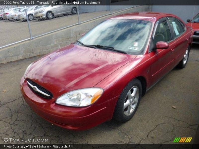 Front 3/4 View of 2001 Taurus SE