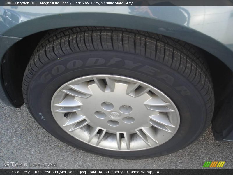 Magnesium Pearl / Dark Slate Gray/Medium Slate Gray 2005 Chrysler 300