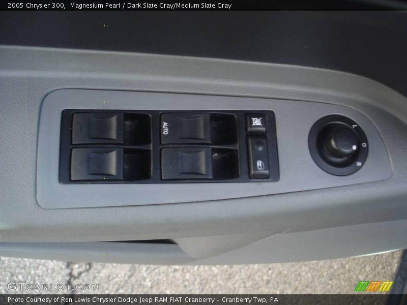 Magnesium Pearl / Dark Slate Gray/Medium Slate Gray 2005 Chrysler 300