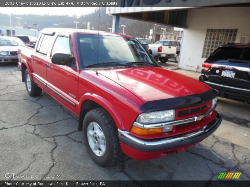Victory Red / Graphite 2002 Chevrolet S10 LS Crew Cab 4x4