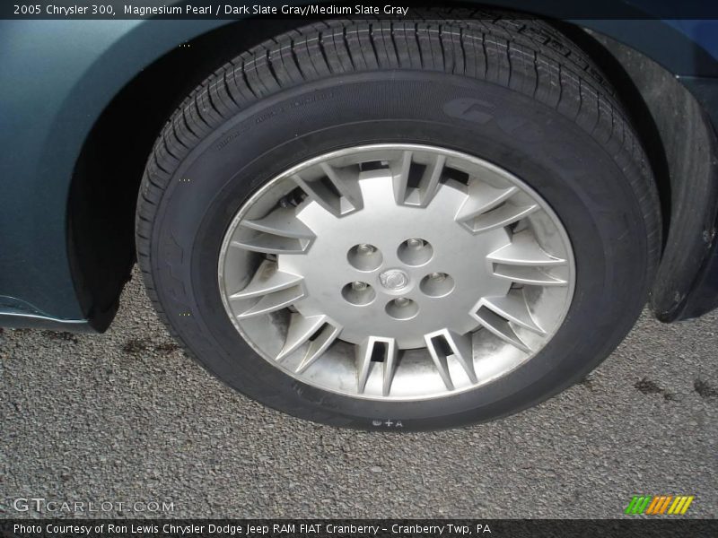 Magnesium Pearl / Dark Slate Gray/Medium Slate Gray 2005 Chrysler 300