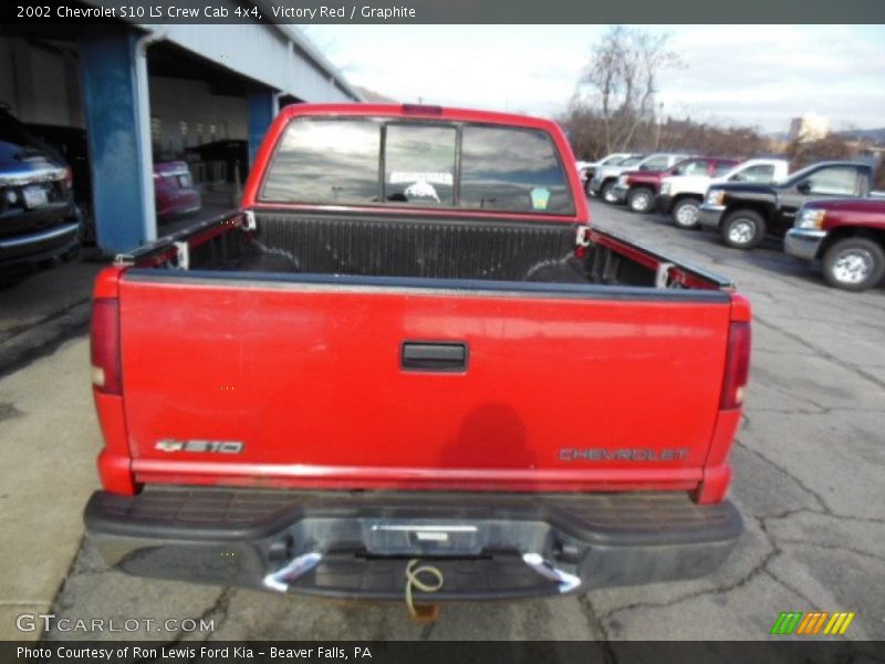 Victory Red / Graphite 2002 Chevrolet S10 LS Crew Cab 4x4