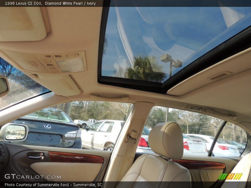 Diamond White Pearl / Ivory 1998 Lexus GS 300