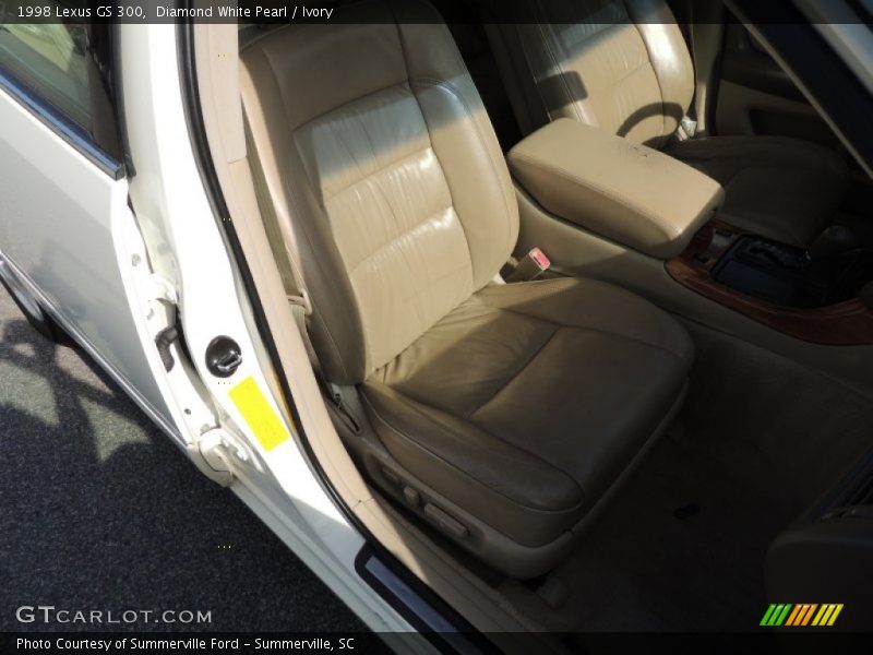 Diamond White Pearl / Ivory 1998 Lexus GS 300