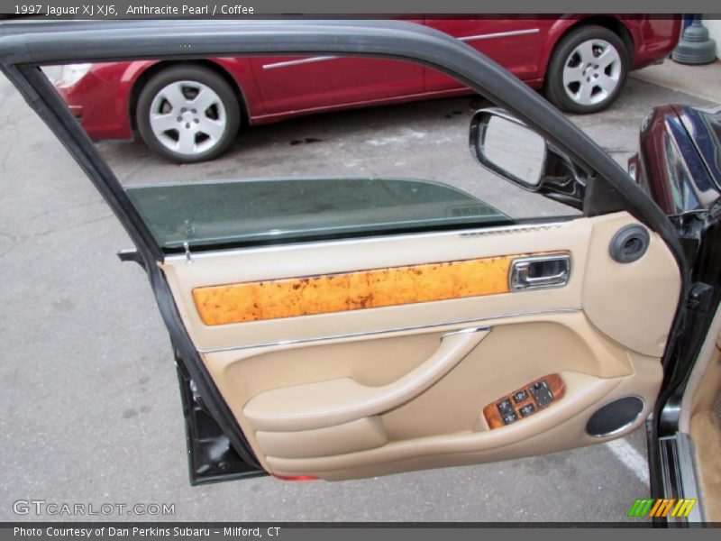 Door Panel of 1997 XJ XJ6