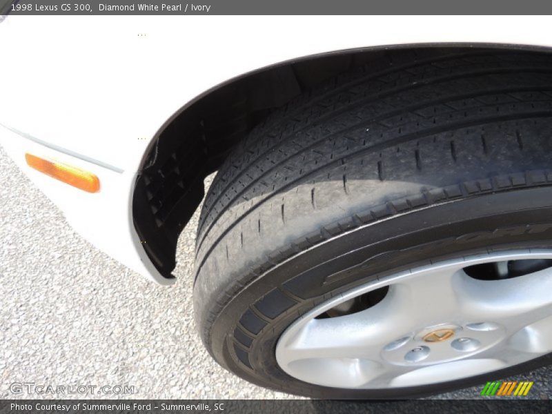 Diamond White Pearl / Ivory 1998 Lexus GS 300