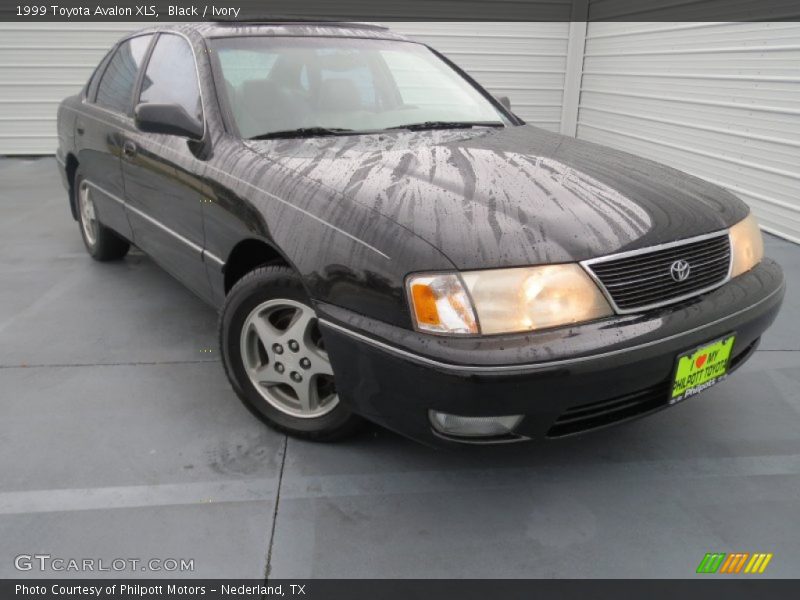 Black / Ivory 1999 Toyota Avalon XLS