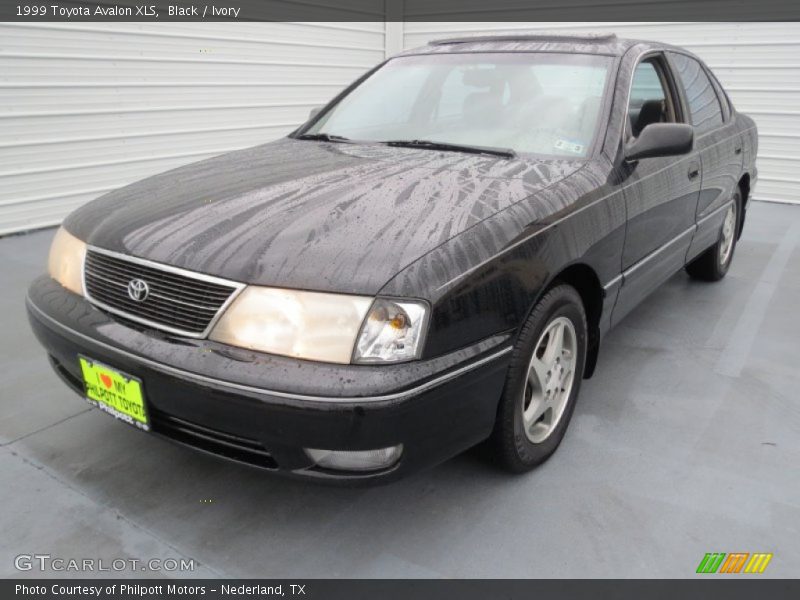 Black / Ivory 1999 Toyota Avalon XLS