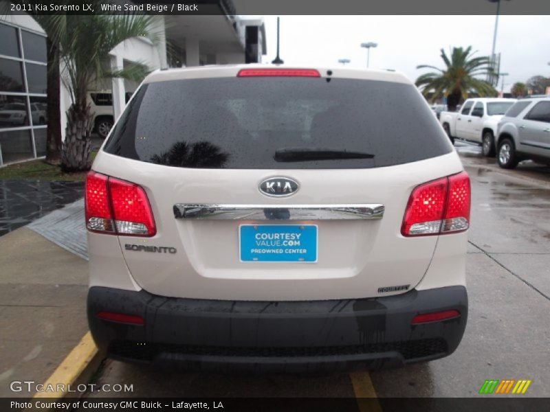 White Sand Beige / Black 2011 Kia Sorento LX