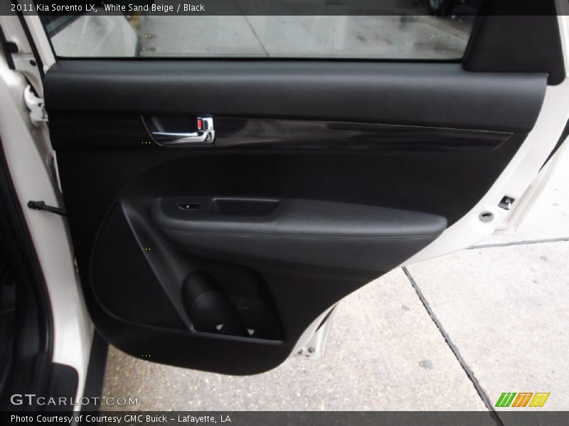 White Sand Beige / Black 2011 Kia Sorento LX