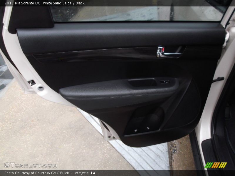White Sand Beige / Black 2011 Kia Sorento LX