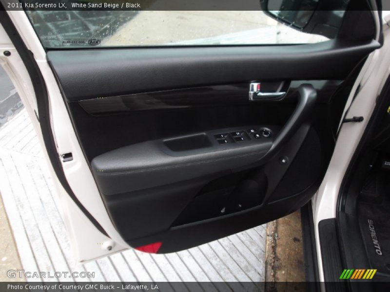 White Sand Beige / Black 2011 Kia Sorento LX