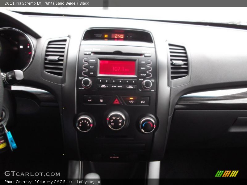 White Sand Beige / Black 2011 Kia Sorento LX