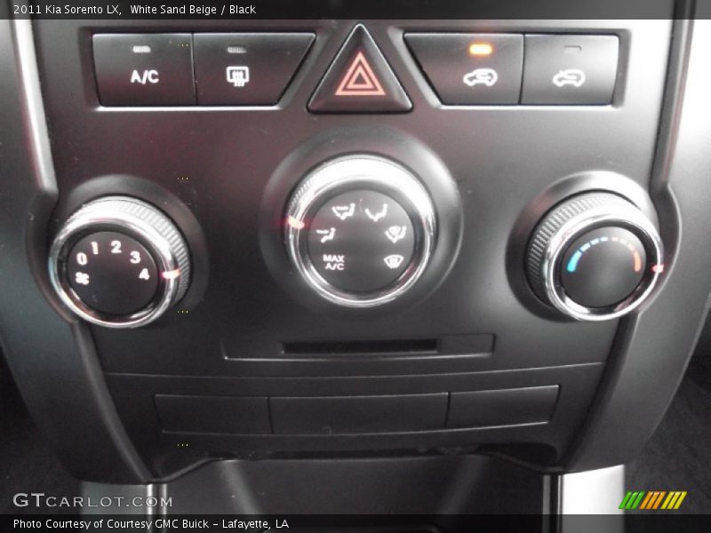White Sand Beige / Black 2011 Kia Sorento LX