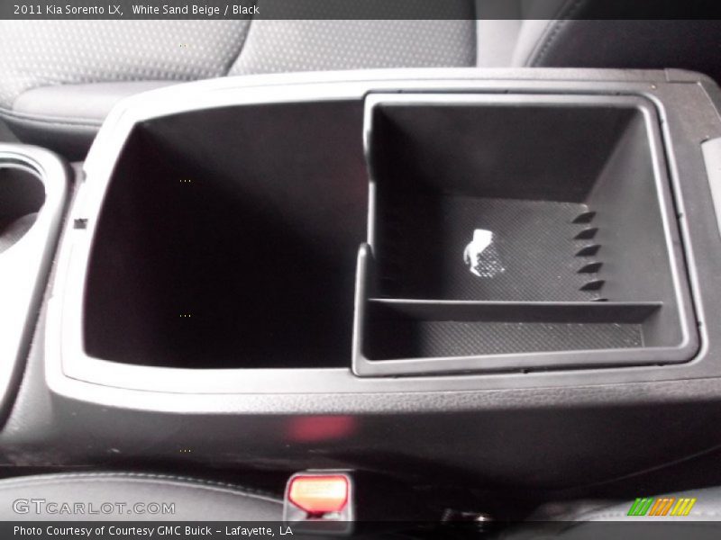 White Sand Beige / Black 2011 Kia Sorento LX