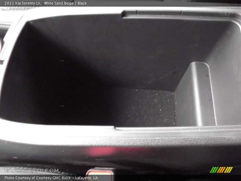 White Sand Beige / Black 2011 Kia Sorento LX