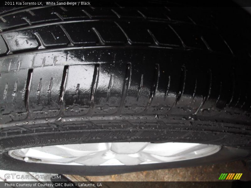 White Sand Beige / Black 2011 Kia Sorento LX