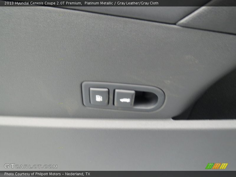 Platinum Metallic / Gray Leather/Gray Cloth 2013 Hyundai Genesis Coupe 2.0T Premium