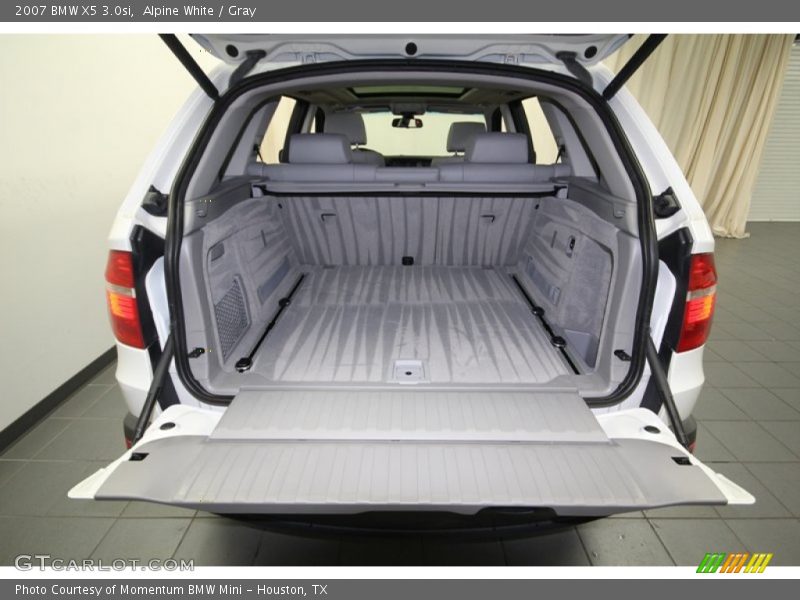  2007 X5 3.0si Trunk