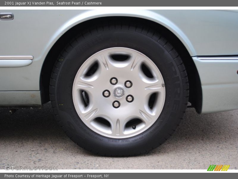 Seafrost Pearl / Cashmere 2001 Jaguar XJ Vanden Plas
