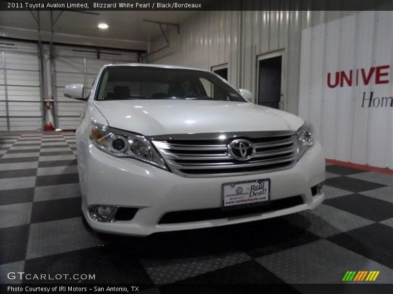 Blizzard White Pearl / Black/Bordeaux 2011 Toyota Avalon Limited