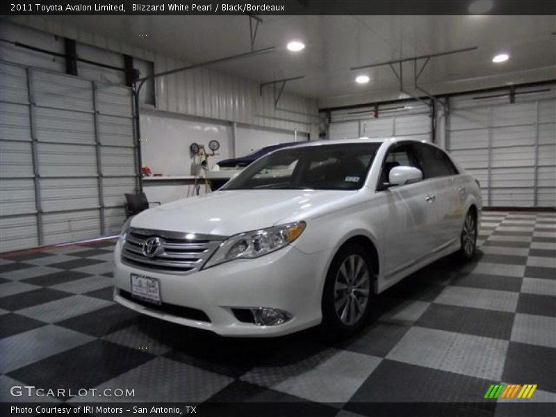 Blizzard White Pearl / Black/Bordeaux 2011 Toyota Avalon Limited