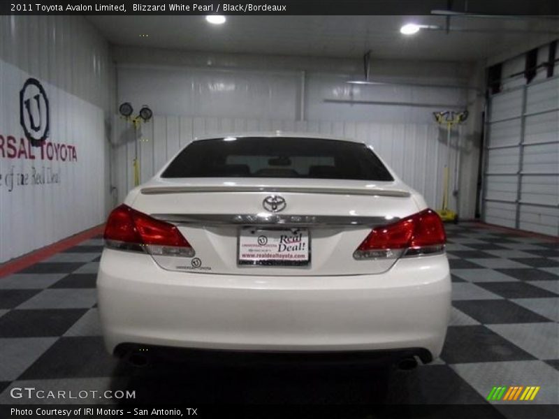 Blizzard White Pearl / Black/Bordeaux 2011 Toyota Avalon Limited