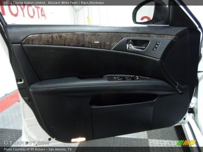 Blizzard White Pearl / Black/Bordeaux 2011 Toyota Avalon Limited