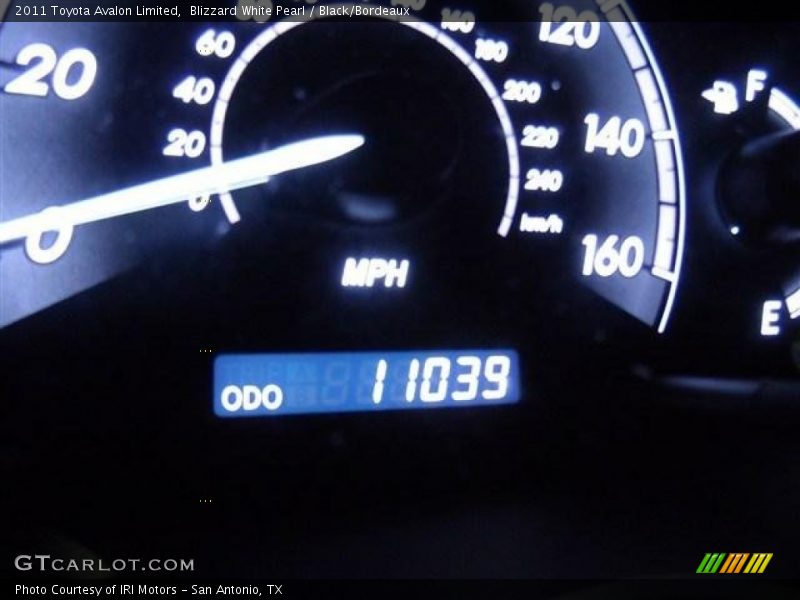 Blizzard White Pearl / Black/Bordeaux 2011 Toyota Avalon Limited