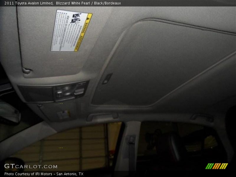 Blizzard White Pearl / Black/Bordeaux 2011 Toyota Avalon Limited