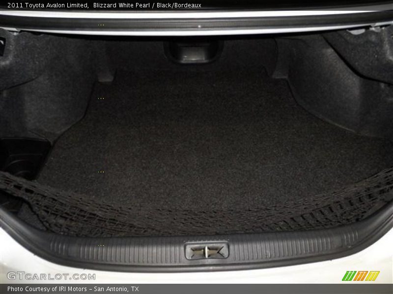 Blizzard White Pearl / Black/Bordeaux 2011 Toyota Avalon Limited