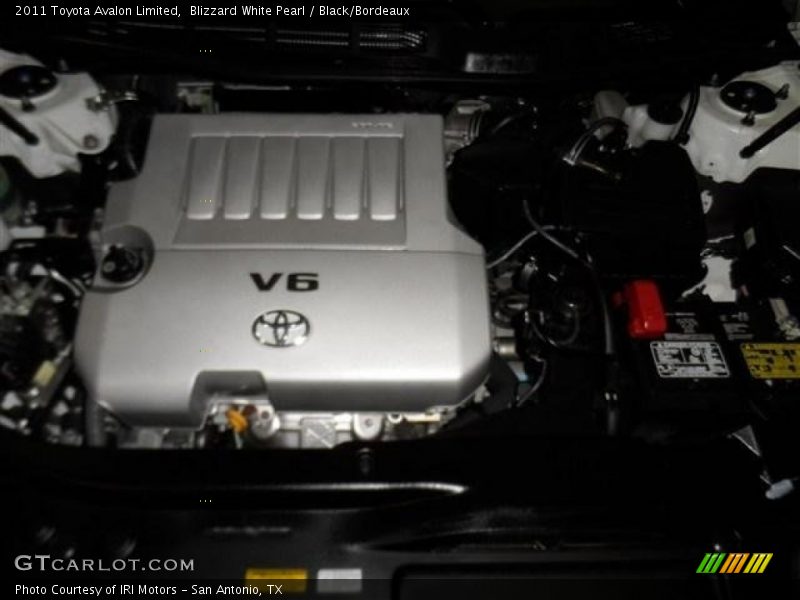 Blizzard White Pearl / Black/Bordeaux 2011 Toyota Avalon Limited